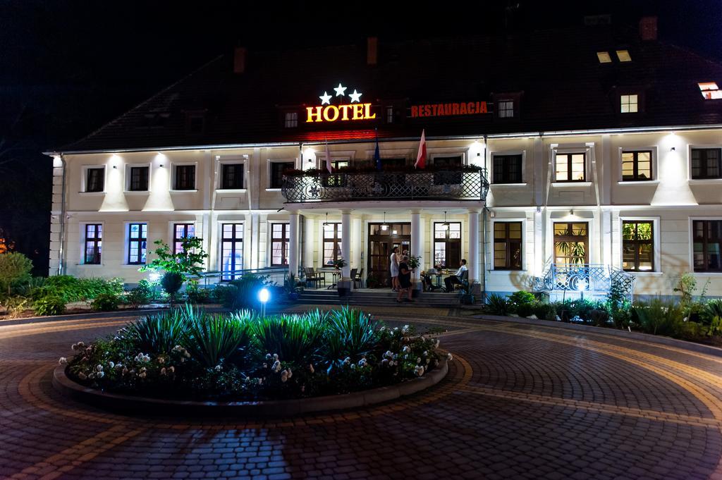 Hotel Swietoborzec Lobez ภายนอก รูปภาพ